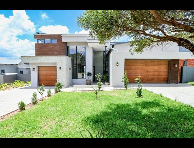 5 BEDROOM HOUSE FOR SALE IN COPPERLEAF ESTATE